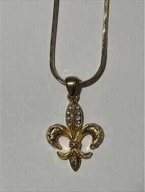 Gold Toned Necklace Fleur De Lis Beautiful